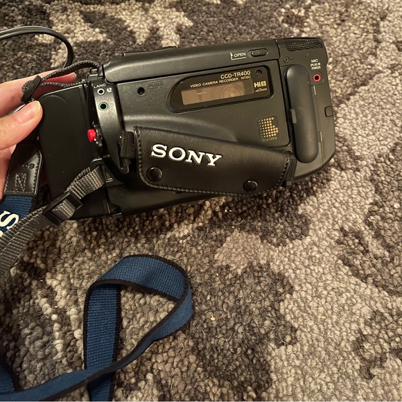 Sony Video Camera Recorder - Picture 6 of 10